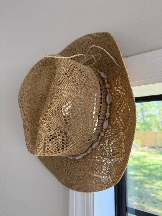 NWT Altar'd State Natural Woven Sun Hat with Cowrie Shell Band - Picture 7 of 7